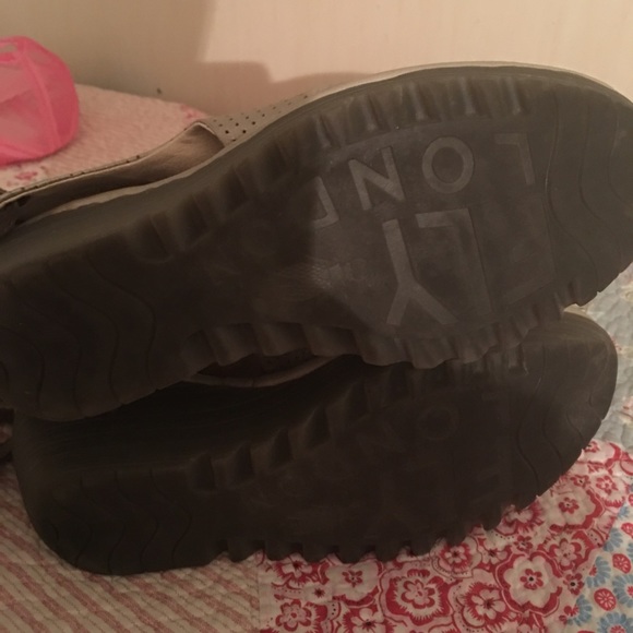 Fly London 🌸🎉🌸🌻 - Picture 3 of 5